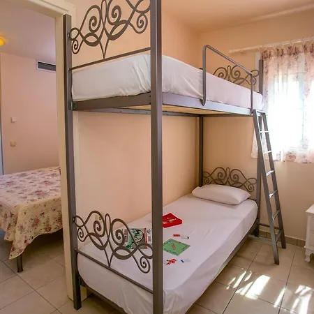 Apartament Akrogiali *